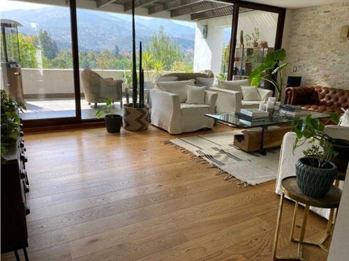 Casa En Lo Barnechea/ Camino Real En Condominio
