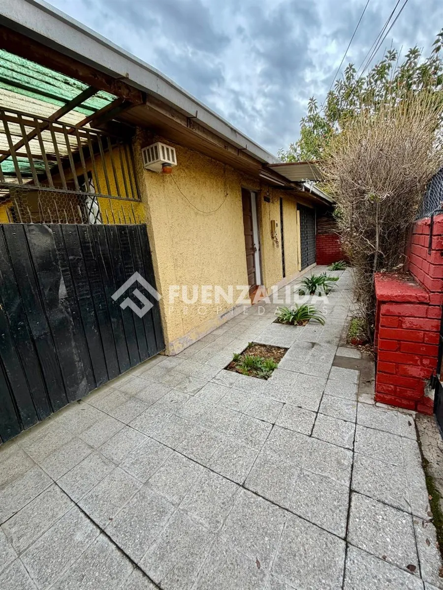 Imagen 2 de 28 de Casa En Venta De 4 Dorm. + 2 Baños + 2 Estac. En Macul