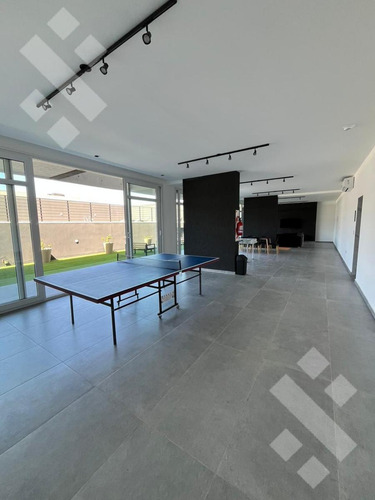 Venta Departamento 1 Dormitorio, Con Cochera, Cipolletti