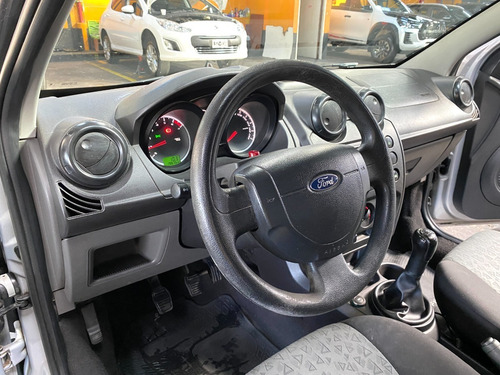 Imagen 11 de 24 de Ford Fiesta Max 1.6l Edge Plus 2013