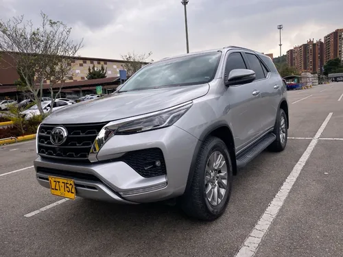 Toyota Fortuner Srv 2.4 Diesel 4x2 At 2023
