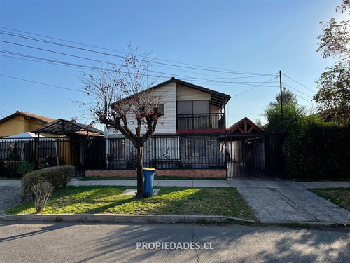 Casa En Venta De 4 Dorm. En La Florida / Sta. Amalia