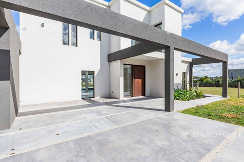 Imagen 8 de 30 de Casa En Venta A La Laguna En Canton Norte- Maroto Propiedades-