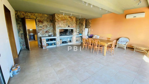Casa En Venta Las Cumbres 3 Dormitorios - Ref : Pbi598