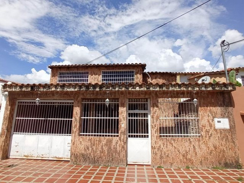 Casa En Venta En Urb. La Floresta Turmero 24-15893 Mvs