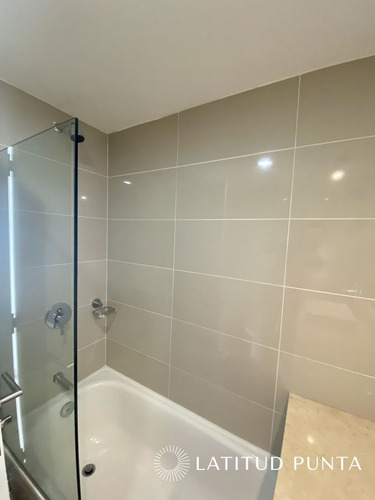 Imagen 14 de 25 de Venta De Apartamento 2 Dormitorios Y 2 Baños - Punta Del Este Brava