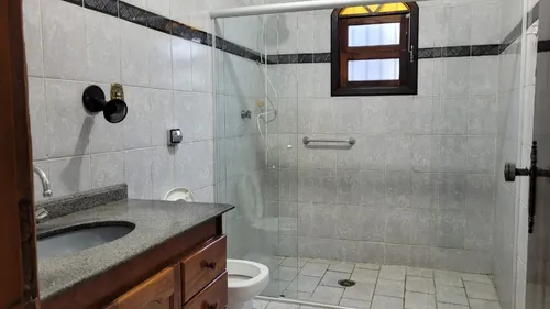 Vendo Casa Térrea Na Vila Das Graças Taubaté, Ótima Localização, 2 Quartos E 2 Vagas De Garagem Coberta, A 10 Minutos Do Centro A Pé.