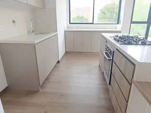 Apartamento En Arriendo Ubicado En El Poblado Sector Los Balsos (27099).