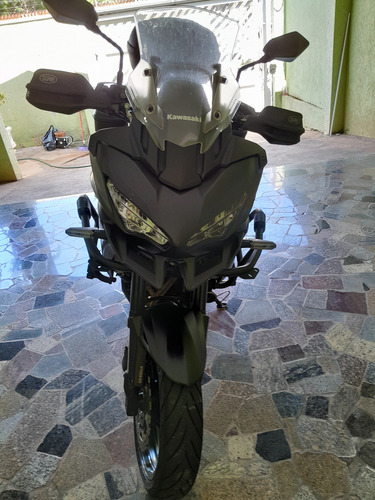 Moto Com Muitos Acessorios.
