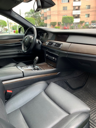 Imagen 5 de 10 de Bmw 750 I 2012 Azul Marino
