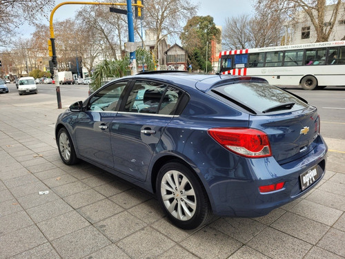 Imagen 4 de 9 de Chevrolet Cruze