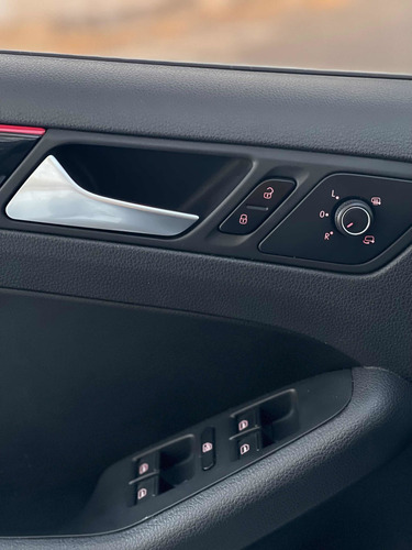 Imagen 22 de 25 de Volkswagen Vento 2018 2.0 Tsi Gli 211cv App Connect + Nav