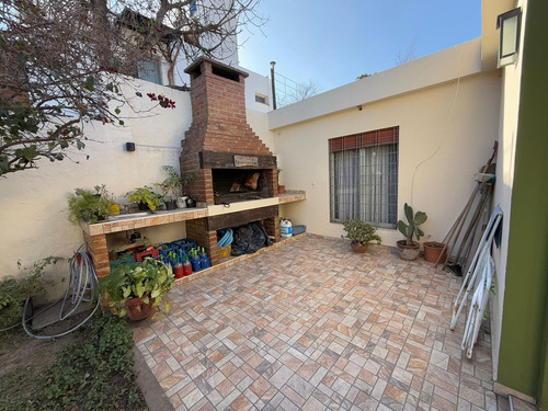 Vende Casa Con Pileta Barrio Dean Funes