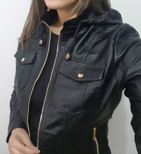 jaqueta de couro com touca feminina