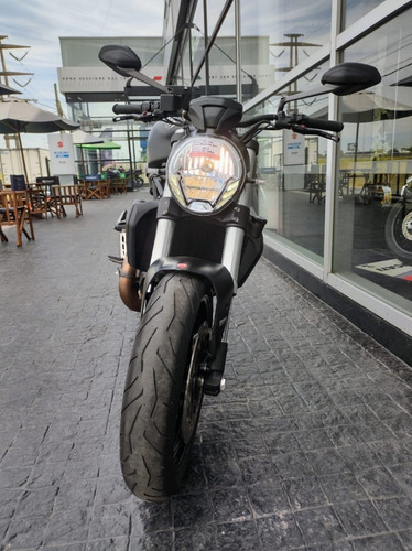 Imagen 3 de 25 de Ducati Monster 821 - No Yamaha Mt09, No Kawasaki Z900!