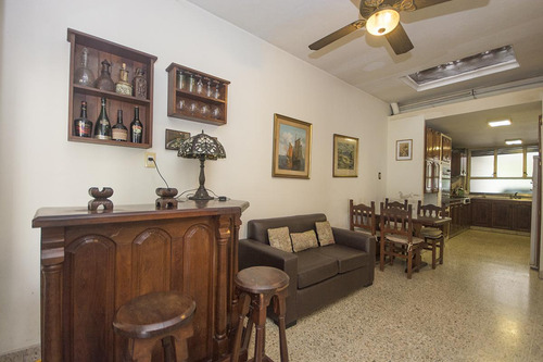Oportunidad Ideal Inversion- Casa Doble Lote/pileta/ Coch . 3 Autos Ubic. Destacada
