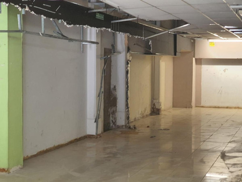 Alquiler Local 220 M2 Con Gran Vidriera Ex Carrefour Express - Apto Todo Rubro
