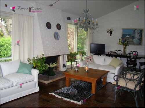 Casa En Mansa, 3 Dormitorios *- Ref: 7789