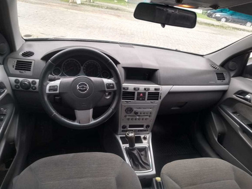 Vectra Elegance 2010