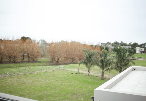 Imagen 4 de 30 de Chalet Seis Ambientes Con Parque Y Piscina