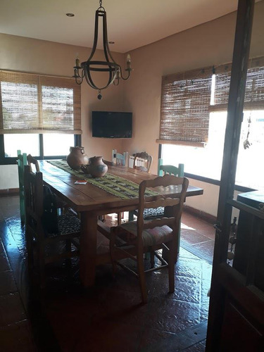 Hermosa Casa 5 Amb Con Piscina Sobre Lote De 980 M2 Barrio 2 Plantas Santa Rita