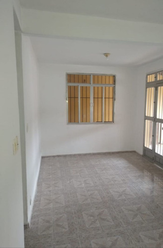 Casa De Vila À Venda Na Rua Roque Barbosa, Bangu, Rio De Janeiro - Rj - Liv-11786