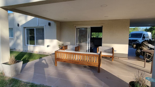 Casa En Venta De 4 Dormitorios En Fincas De San Vicente