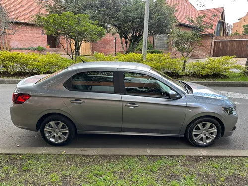 Peugeot 301 1.6 Allure Automático
