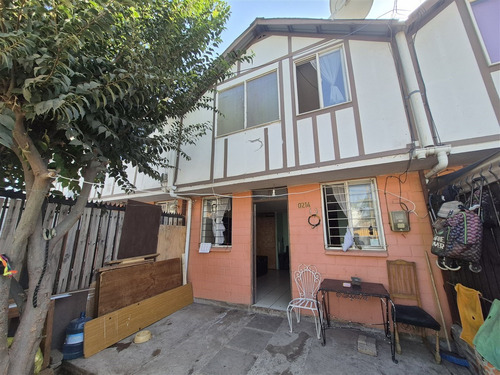 Casa En Venta De 3 Dorm.1 Baño En Colina