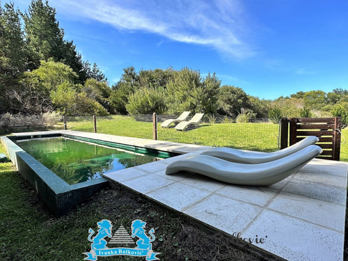 Venta Casa Ideal Para Disfrutar Rodeada De Pinos Con Piscina