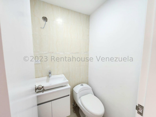 Apartamento Penthouse Dúplex Remodelado 295 M² 4h, 7b, 3p, Residencia Geminis En Calle Cerrada En Venta En Los Samanes Avenida 3 Caracas