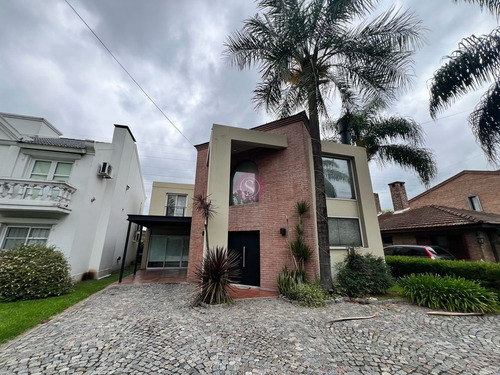 Casa En Venta En Champagnat, Pilar, G.b.a. Zona Norte
