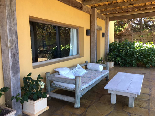 Casa En Alquiler Por Temporada De 4 Dormitorios En Punta Piedras (ref: Bpv-7029)