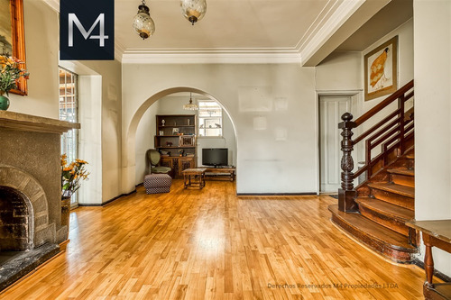 Casa En Venta De 4 Dorm. En Ñuñoa