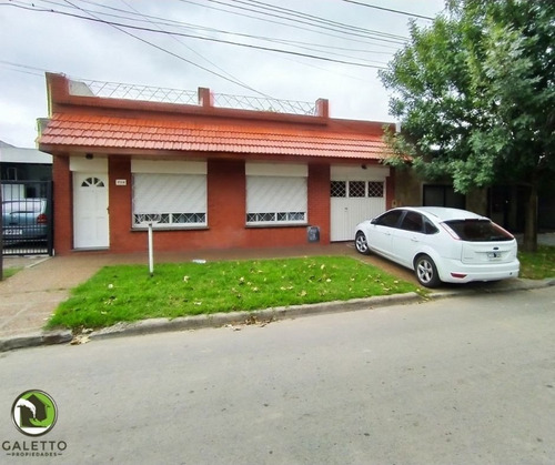 Venta Casa Con Galpon De 3 Amb.  Ezpeleta