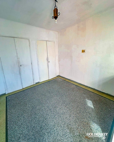 Alquiler Casa 2 Dormitorios Con Opción A 3 Y Balcón Y Patio En Barrio Cerro