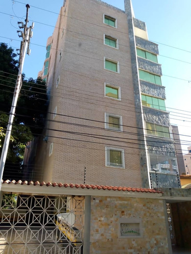 Lisbeth Garcia Vende Apartamento En Obra Gris En La Urb. La Soledad