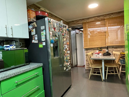 Amplia Casa En Las Condes - Calle Lolco. 228/ 258 Mt2