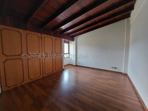 Casa En Venta En Alto Prado Caracas Remodelada Calle Cerrada Terraza