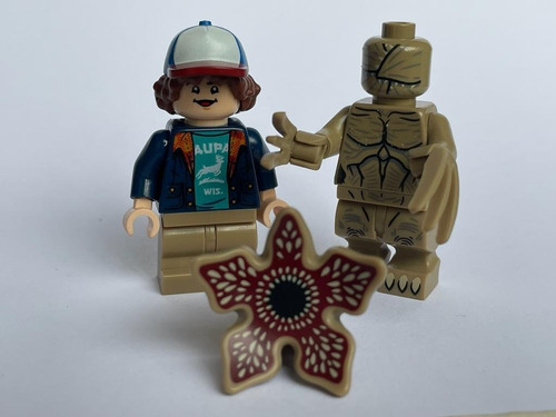 Imagen 3 de 9 de Lego Minifigura Dustin Y Demogorgon Stranger Things 75810