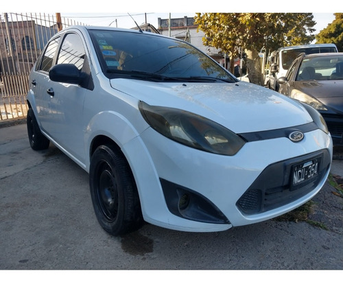 Imagen 2 de 11 de Ford Fiesta Max 1.6 Ambiente Plus