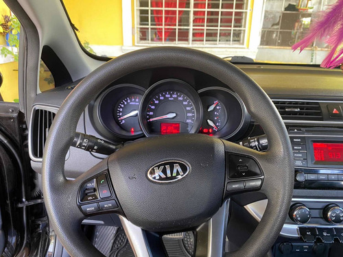 Imagen 3 de 10 de Kia Rio Semi Full