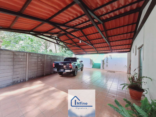 Casa Estilo Colonial Con Local Comercial A Orilla Carretera
