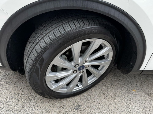 Ford Escape 2.5 titanium hev