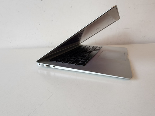 Imagen 5 de 10 de Macbook Air A1466 I5 13.3'' 4gb Ram 128gb + Cargador - Leer