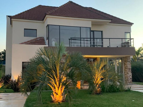 Imagen 2 de 29 de Venta Con Renta - Casa En Saint Thomas Este