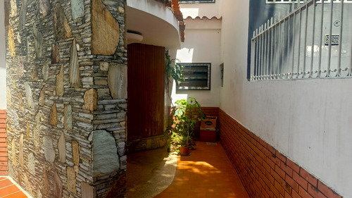 Se Vende Bella Casa En Santa Mónica Mls 25-19956
