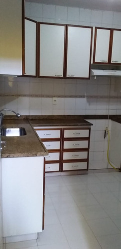 Encantadora Casa Com Lareira No Centro Da Charmosa Petrópolis, Em Discreta Rua Sem Saída.