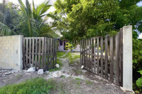 Casa En Venta En Segunda Fila De Las Playas De Sisal, Yucatán.