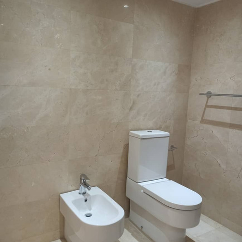 Imagen 8 de 15 de Alquiler Apartamento En Colinas De Valle Arriba 362 M2